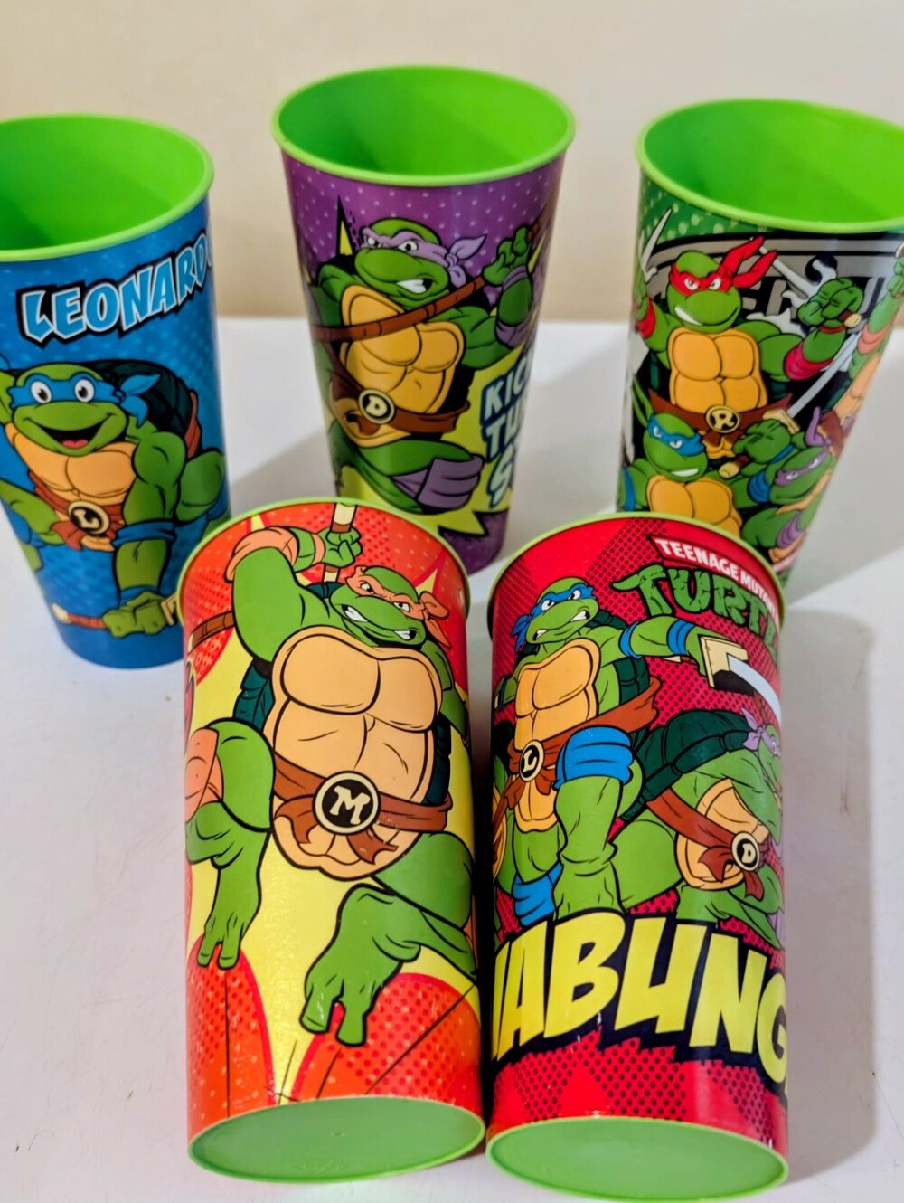 TM Ninja Turtles 2014 32 Oz Plastic Party Cups - Green Interior. Set Of 5.
